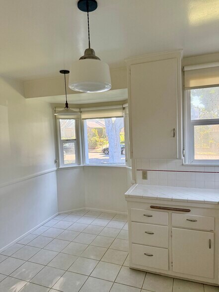 kitchen nook - 2401 Oak St