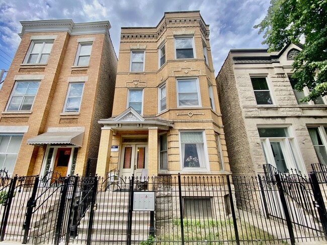 Building Photo - 2736 W Evergreen Avenue C
