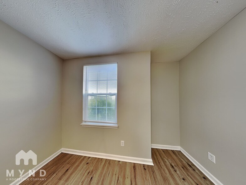 Building Photo - 3122 Crestwell Dr