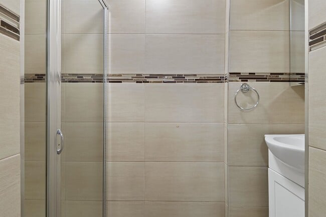 Building Photo - 15 Wayne St