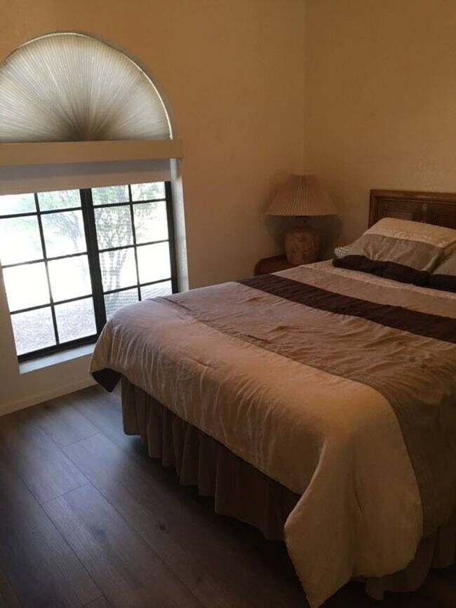 Building Photo - Furnished Condo Summer Rental