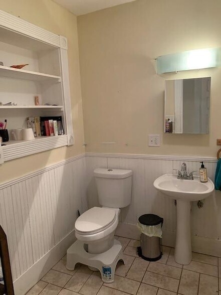 Building Photo - 100 Warren St