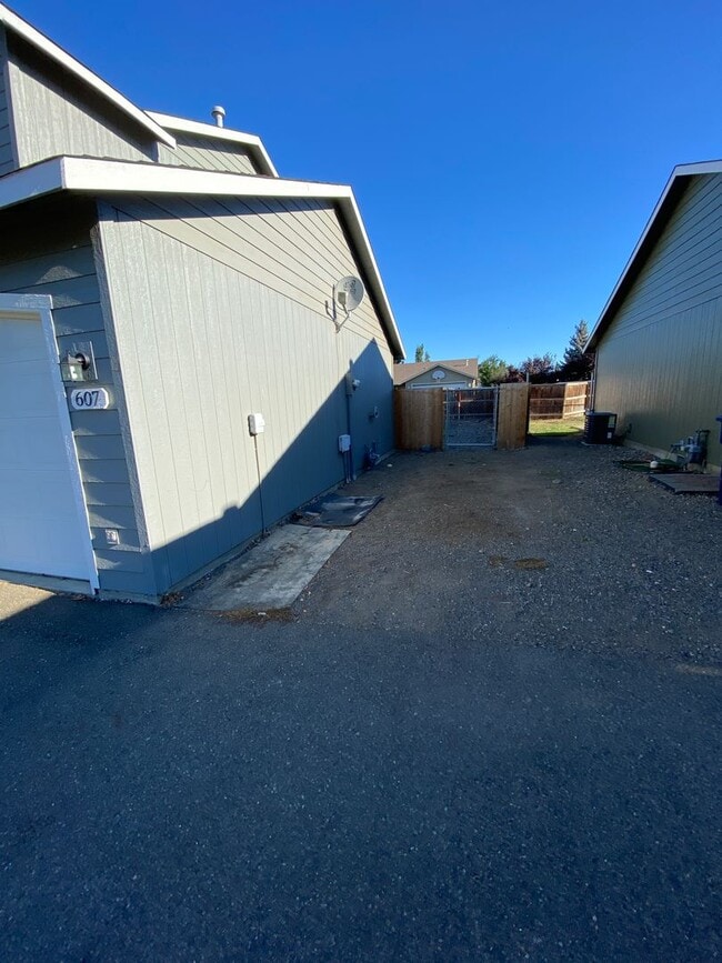Building Photo - Fresh Paint and Flooring! Great Value and ...