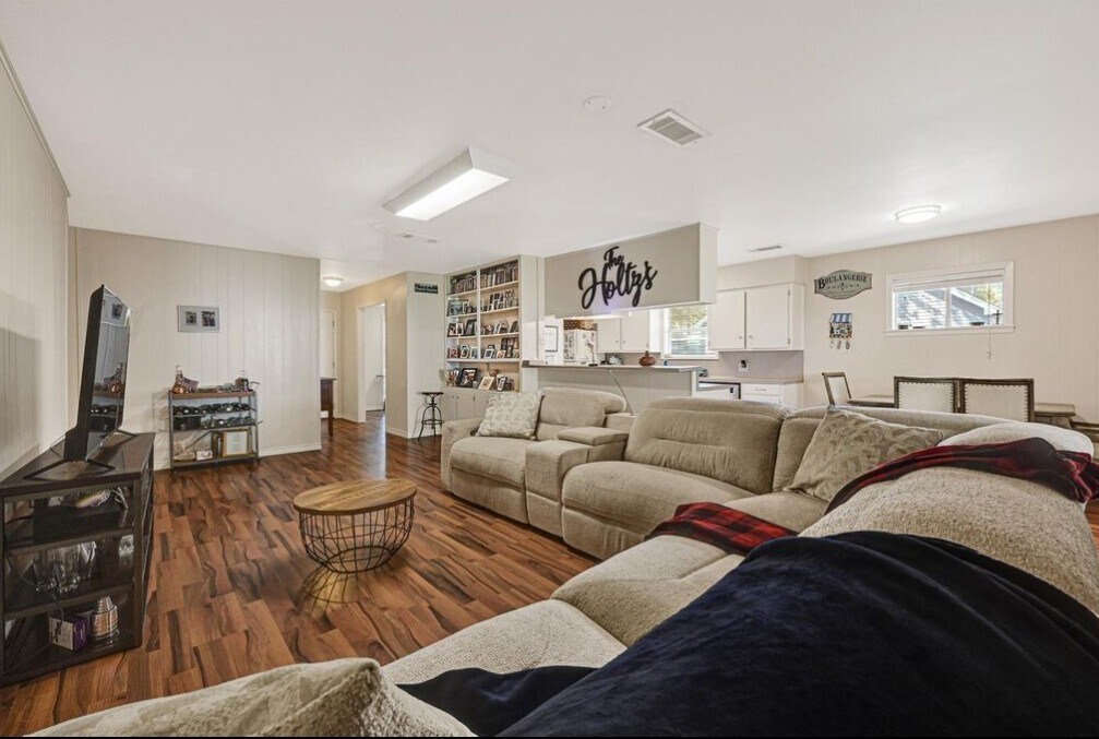 Building Photo - 1109 Frances Dr