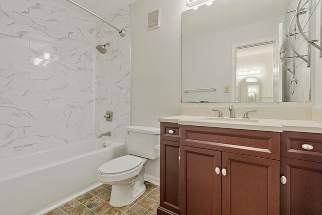 Building Photo - Bright & Cheery 2 BR 2 Bath Unit Available...