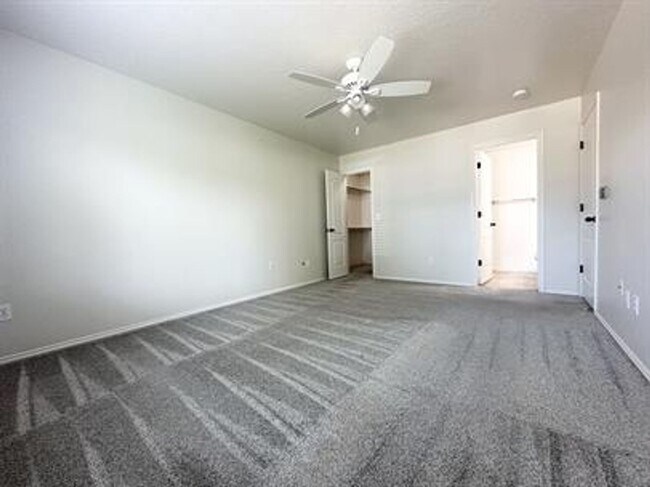 Building Photo - Charming Murray Home