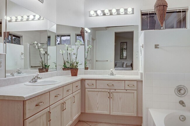 Building Photo - Henderson Single-Story Gem with Gas Firepl...