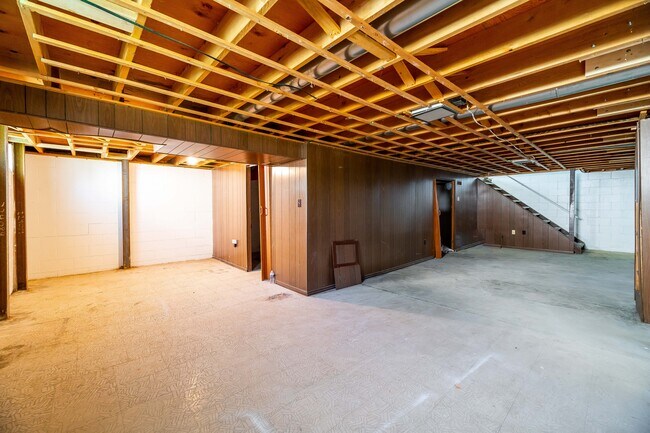 Building Photo - 5272 Quincy Dr