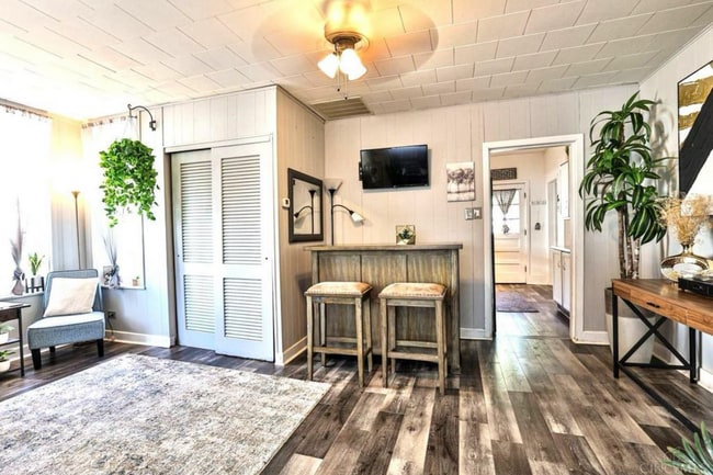 Building Photo - 202 W North St