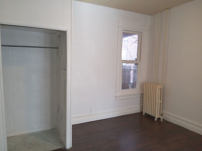Building Photo - 625 N 6th St