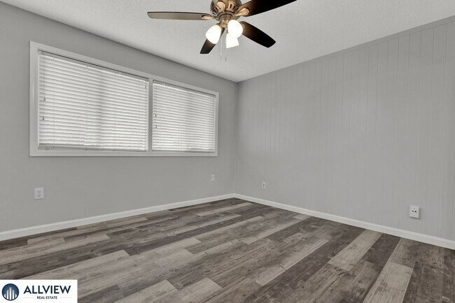 Building Photo - Serra Mesa 3 Bedroom Home with Private Yard & Oversized 2-Car Garage