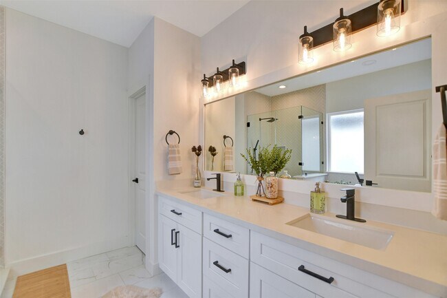 Building Photo - 1106 Paul Quinn St