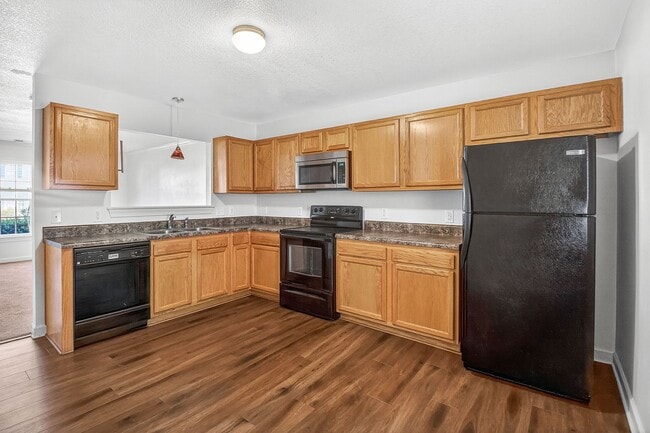 Building Photo - 2 Bed Townhome In Desirable Carolina Forest!