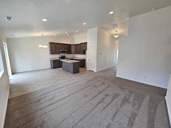 Building Photo - Beautifully Home in the Valley