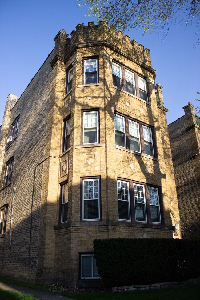 Building Photo - 5435 N Kimball Ave