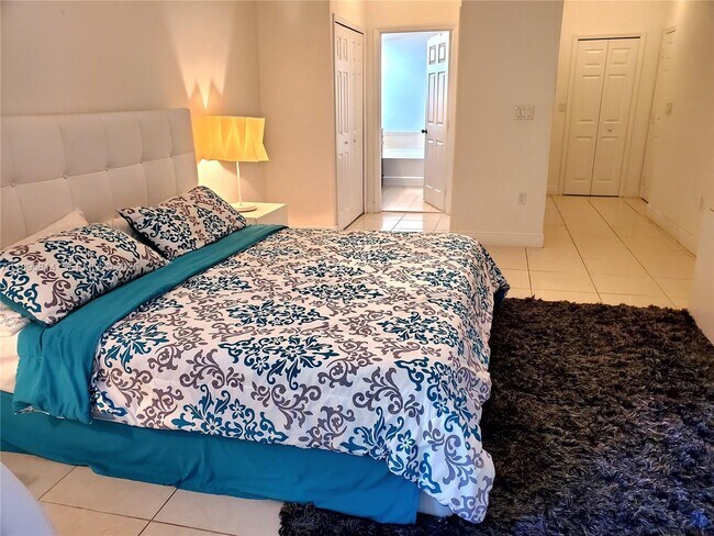 Building Photo - 9731 NW 10 Terrace