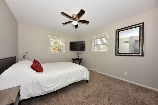 Building Photo - Furnished Mequon 4 bedroom ranch
