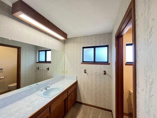 Building Photo - Spacious Home with views of the Irish Hill...