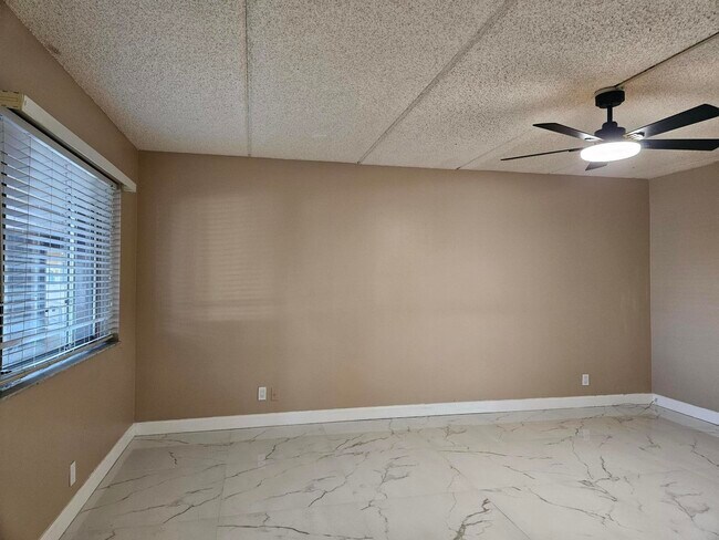 Building Photo - 300 Village Green Cir S