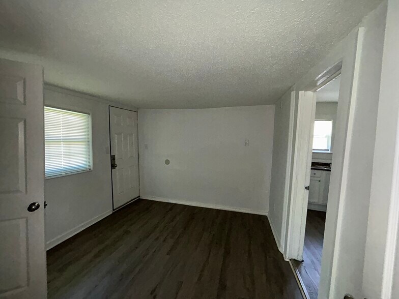 Building Photo - 2904 Garrison Ave SW