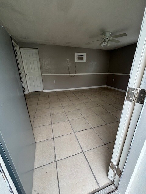Building Photo - 1064 N Tamiami Trl