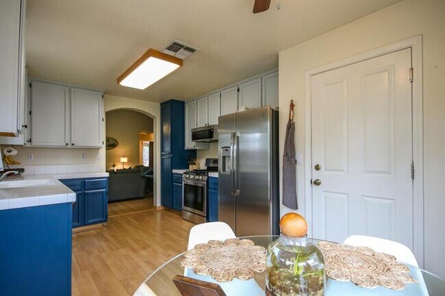 Building Photo - Spacious 3 Bedroom in Citrus Heights