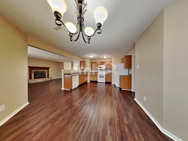 Building Photo - 10914 Cyrus Dr