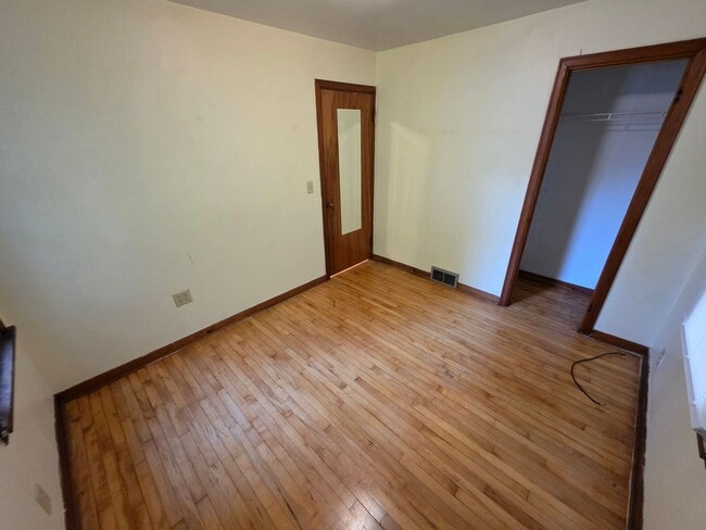 Building Photo - 513 Putnam Dr