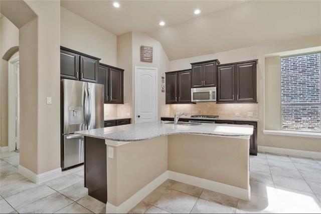 Building Photo - 855 Forest St