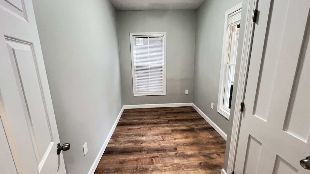 Building Photo - 31 Ridgeway St