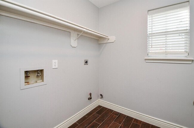 Building Photo - 6314 Box Bluff Ct