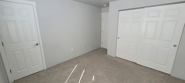 Building Photo - Spacious & Cozy Townhome for Rent