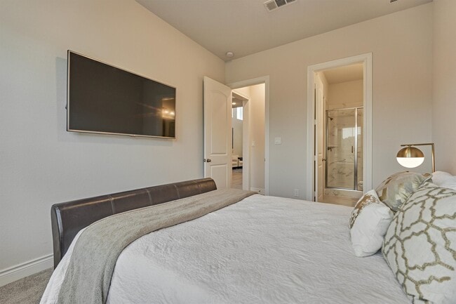 Building Photo - 15230 Tree Swallow Ct