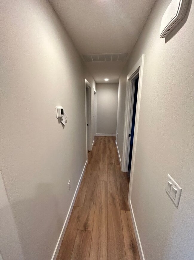 Building Photo - Rare 5-bedroom House with 1 Car Garage in ...