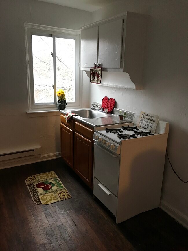 Kitchen - 4004 8th St