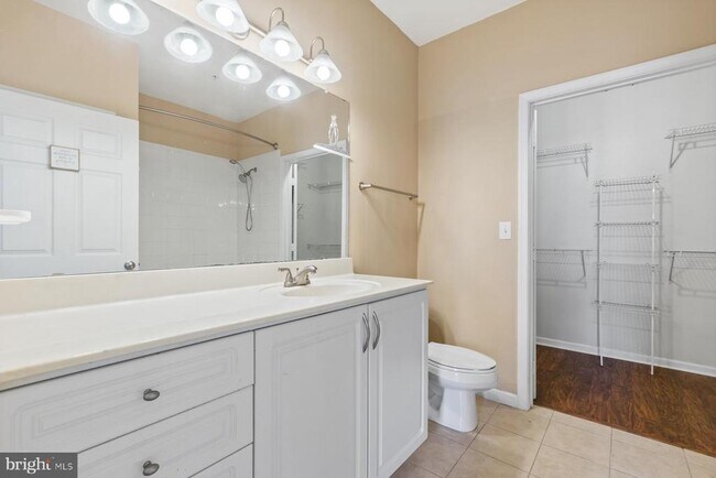 Building Photo - 12945 Centre Park Cir