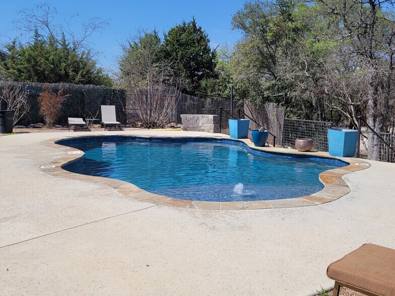 Building Photo - 299 Willow Springs Dr