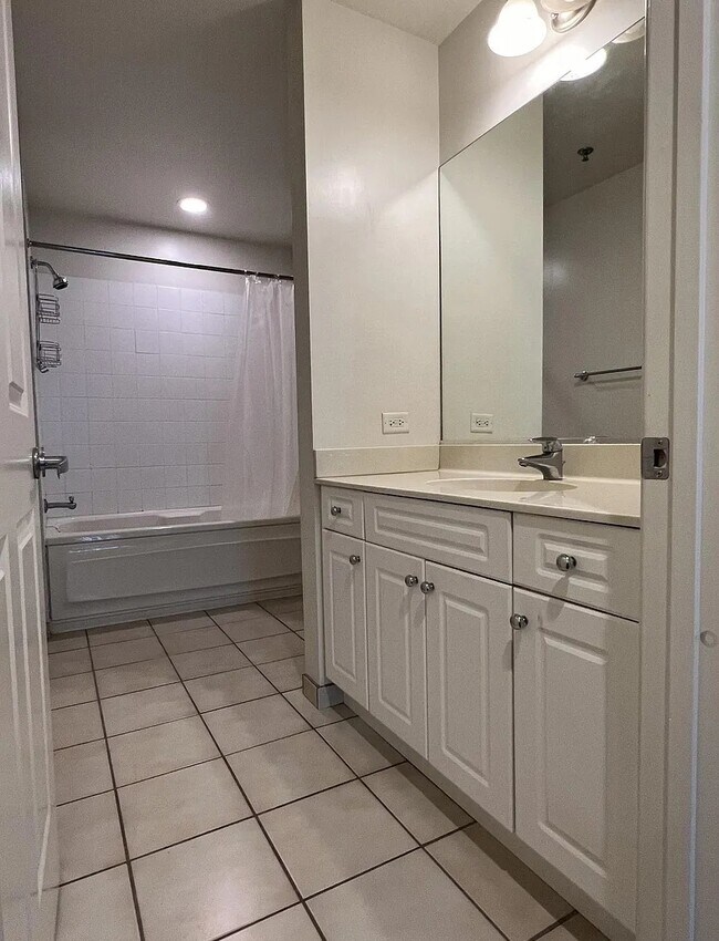 Building Photo - Don’t Miss This Opportunity