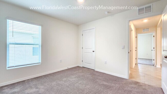 Building Photo - LOVELY 3 BEDROOM HOME WITHIN SILVERSTONE N...