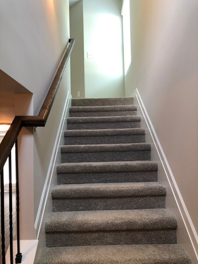 Building Photo - Price Drop Alert!  Fall Rental Specials Av...