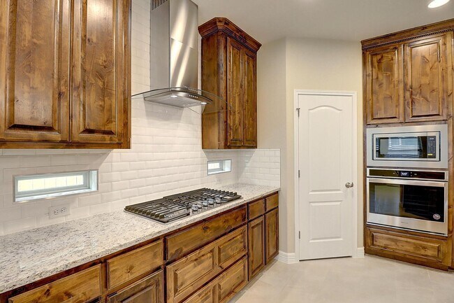 Building Photo - 2202 Crystal Bay Dr.