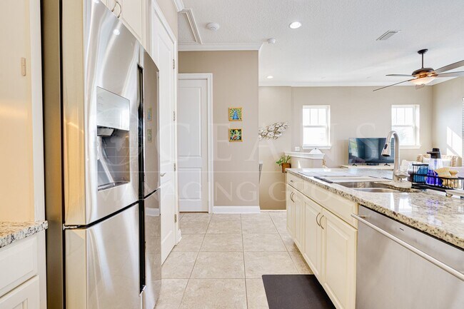 Building Photo - Welcome to Coastal Living at its Finest!