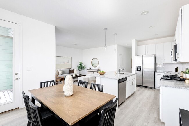 Building Photo - Great 3 bedroom for 2895!