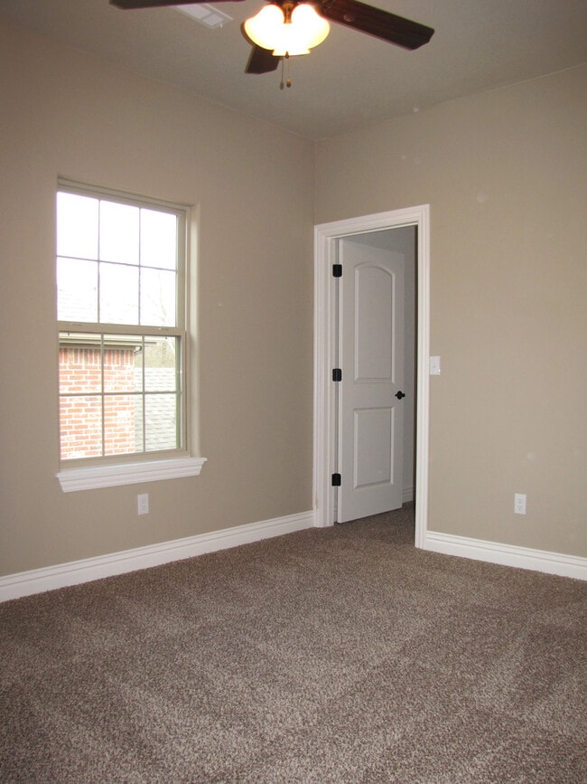 Building Photo - STUNNING 4 Bedroom, 2.5 Bathroom, 2 Car Garage In Fayetteville, AR