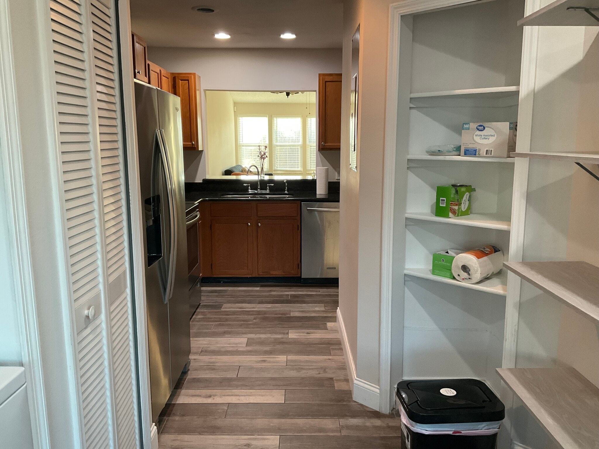 Building Photo - 9532 Darien Ave