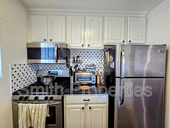 Building Photo - 320 Hermosa Ave