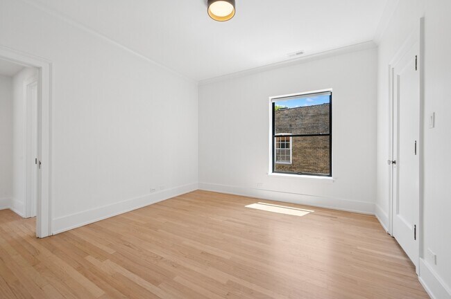 Building Photo - 2755 Eastwood Ave