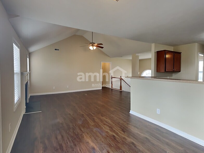 Building Photo - 733 Clear Cir