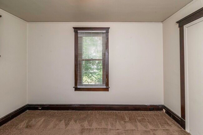 Building Photo - 831 Brookwood Pl