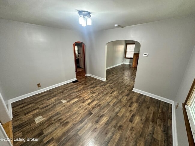 Building Photo - 332 E Esplanade Ave